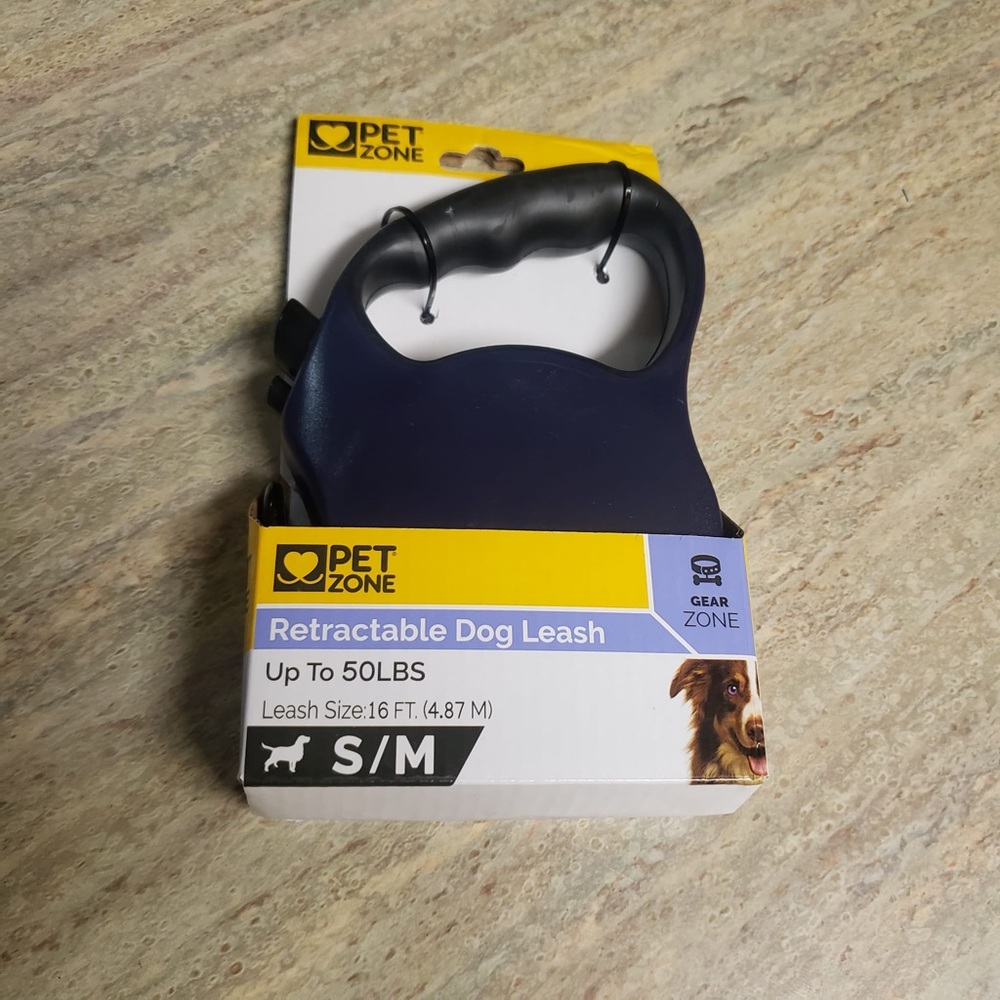 NWT Pet Zone retractable dog leash